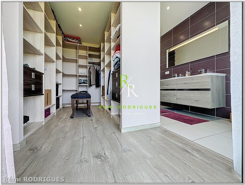 Maison - 196 m² - 7 pièces