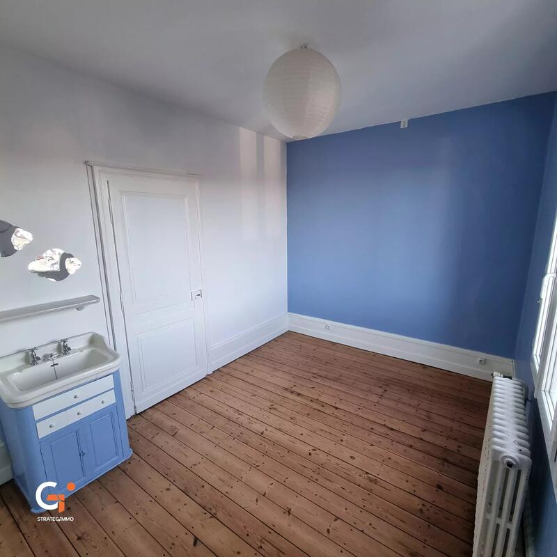 Maison - 180 m² - 9 pièces