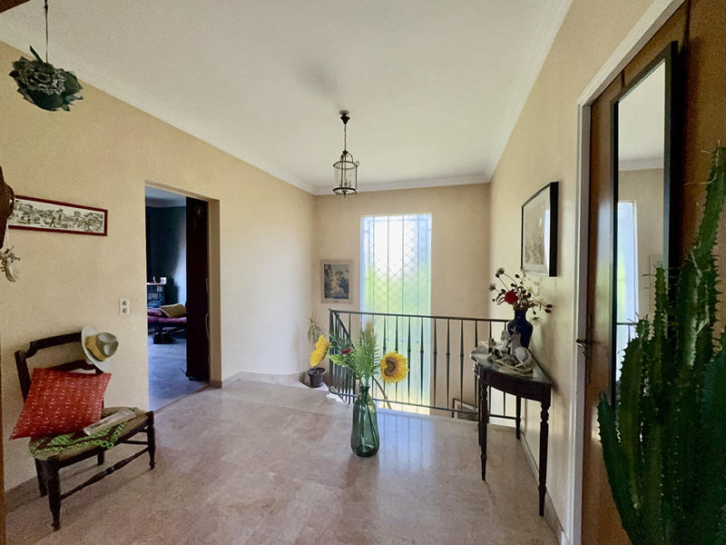 Maison - 220 m² - 6 pièces