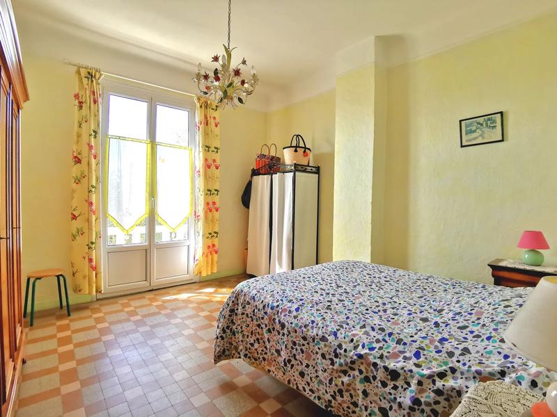 Maison - 251 m² - 9 pièces