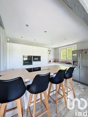 Maison - 216 m² - 7 pièces