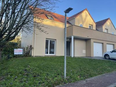 Maison - 95 m² - 4 pièces