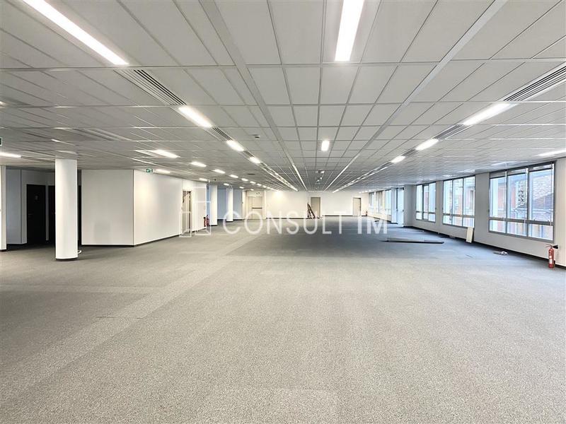 Bureau - 694 m²