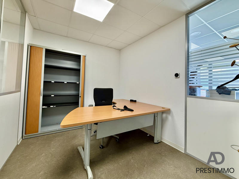 Local commercial - 80 m² - 4 pièces