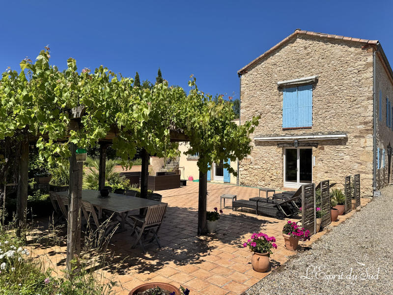 Maison - 325 m² - 16 pièces