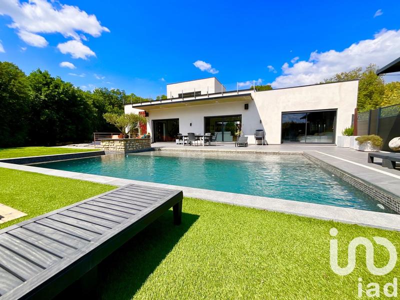 Maison - 218 m² - 6 pièces