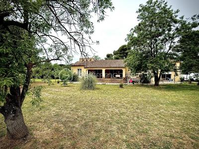 Propriété - 198 m² - 6 pièces