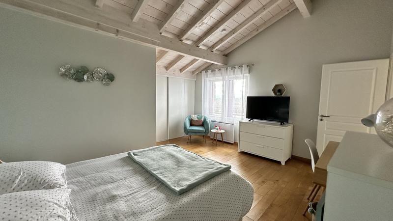 Maison - 220 m² - 7 pièces