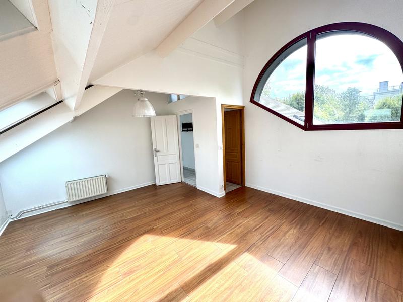 Maison traditionnelle - 361 m² - 8 pièces