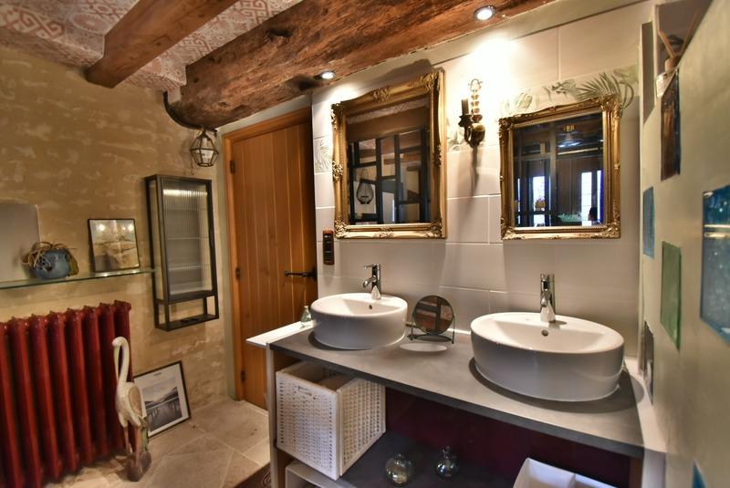 Maison en pierre - 162 m² - 4 pièces