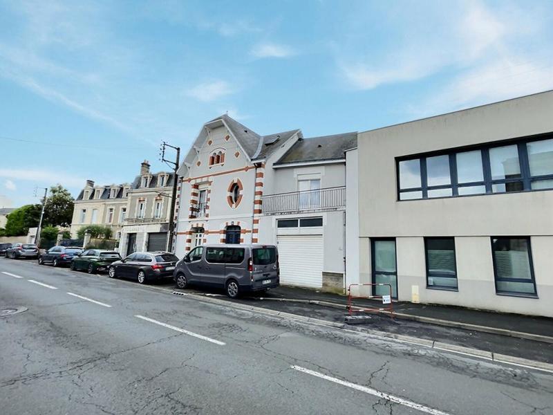 Maison - 212 m² - 8 pièces