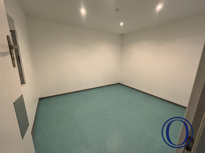 Local commercial - 170 m² - 6 pièces