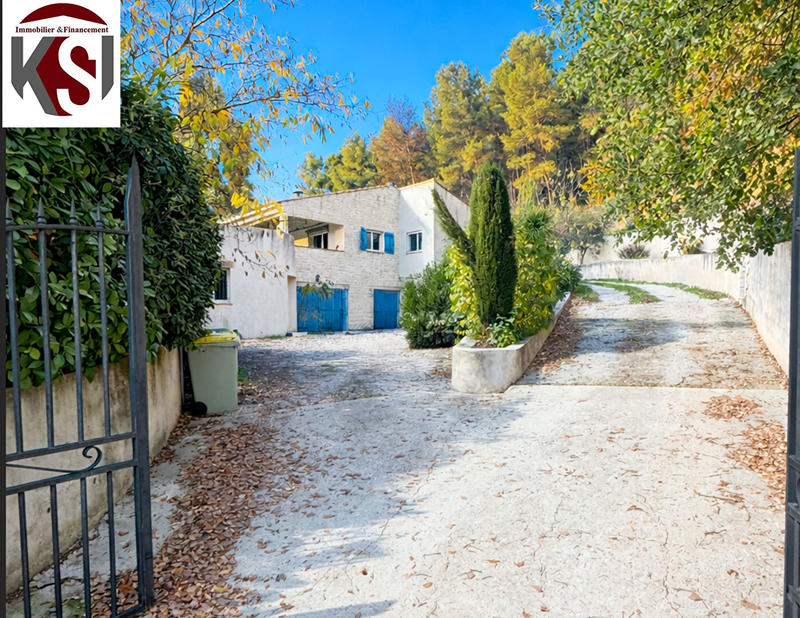 Maison - 277 m² - 12 pièces