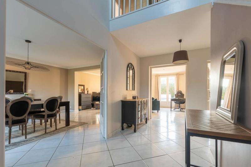 Maison - 202 m² - 8 pièces