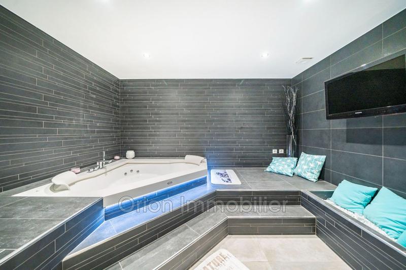 Maison contemporaine - 291 m² - 8 pièces