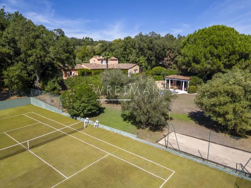 Maison - 237 m² - 8 pièces