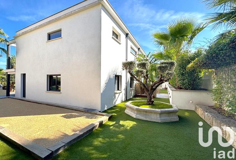 Maison - 306 m² - 9 pièces