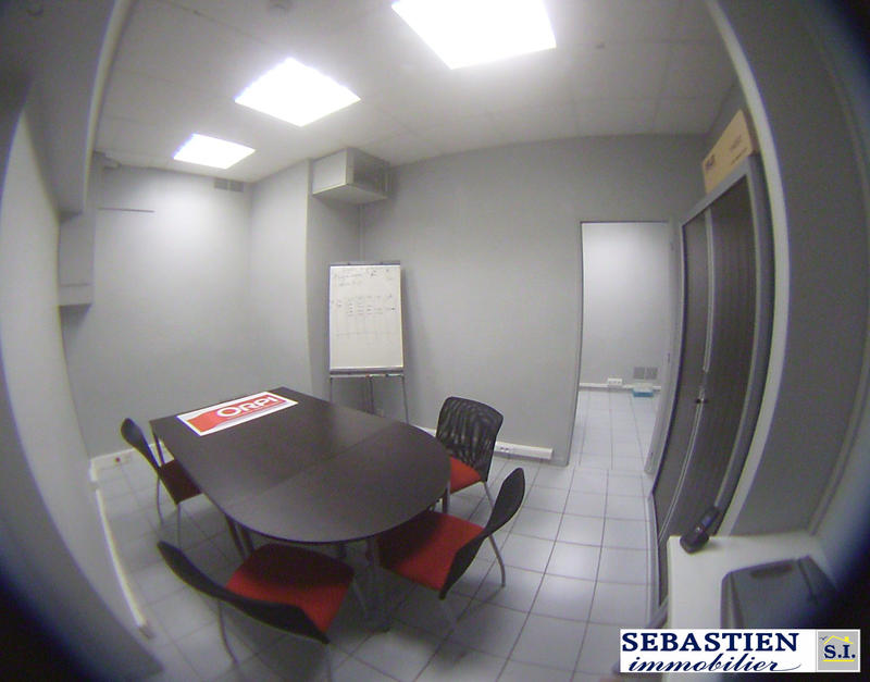 Local commercial - 76 m² - 6 pièces