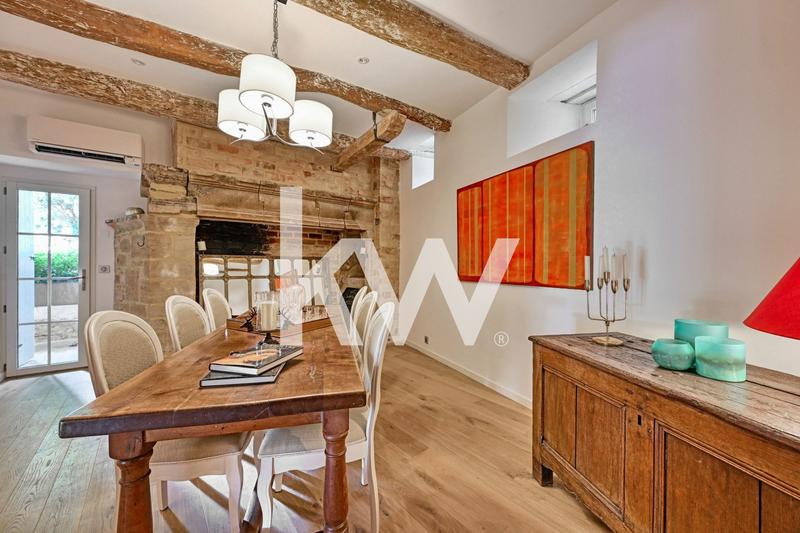 Maison - 245 m² - 9 pièces