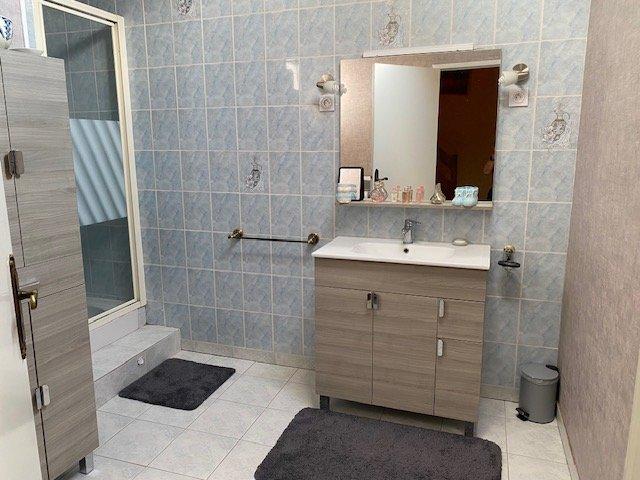 Maison - 234 m² - 9 pièces