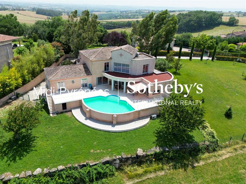 Maison - 350 m² - 9 pièces