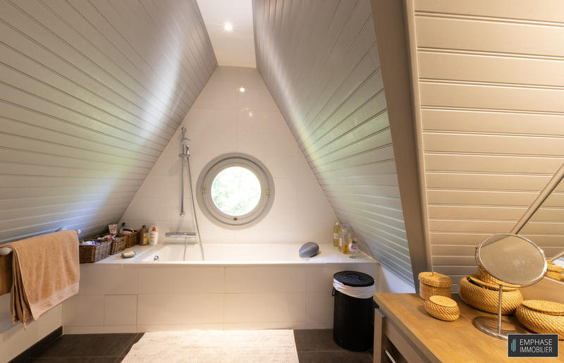 Maison contemporaine - 204 m² - 7 pièces