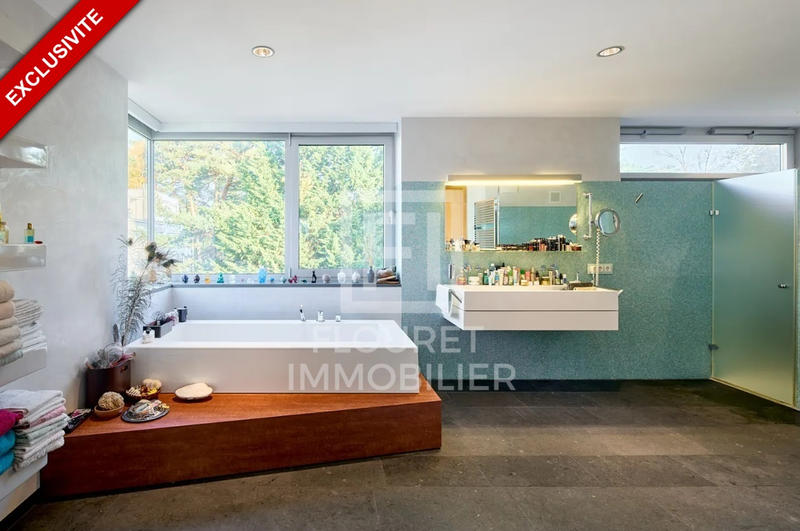 Demeure - 260 m² - 10 pièces