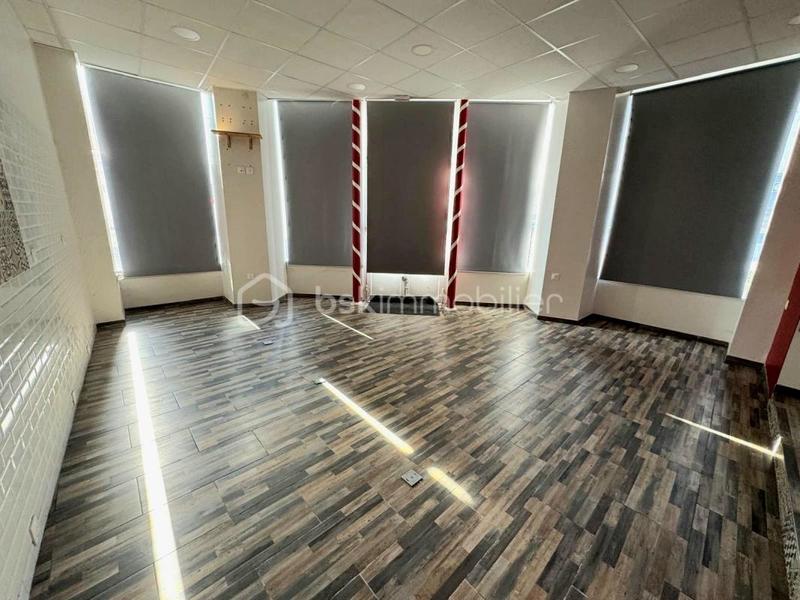 Local commercial - 90 m² - 4 pièces