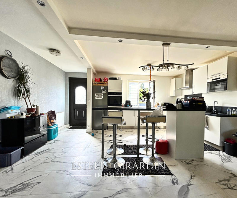 Maison - 93 m² - 4 pièces