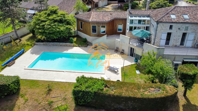 Maison - 187 m² - 8 pièces