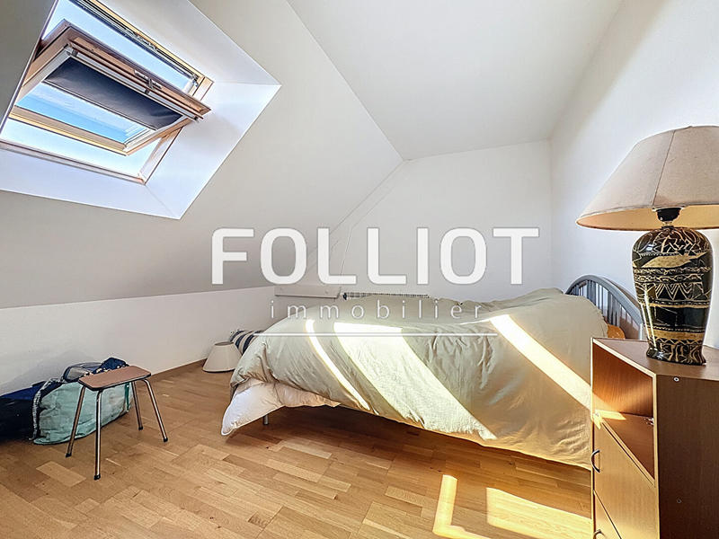 Maison - 225 m² - 8 pièces