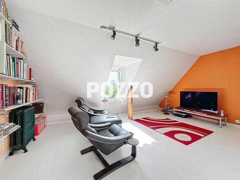 Maison - 263 m² - 10 pièces
