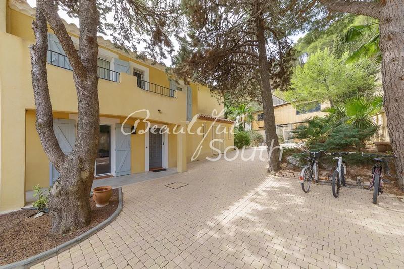 Maison - 253 m² - 7 pièces