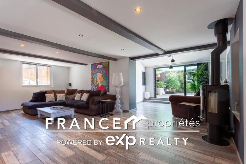 Maison - 245 m² - 7 pièces