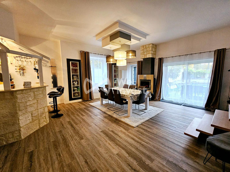 Maison - 258 m² - 8 pièces