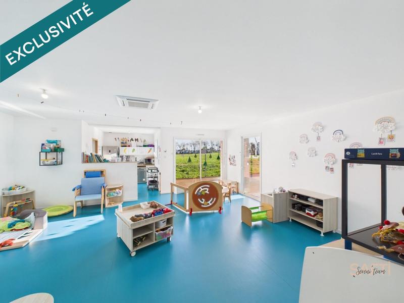 Local commercial - 240 m² - 12 pièces