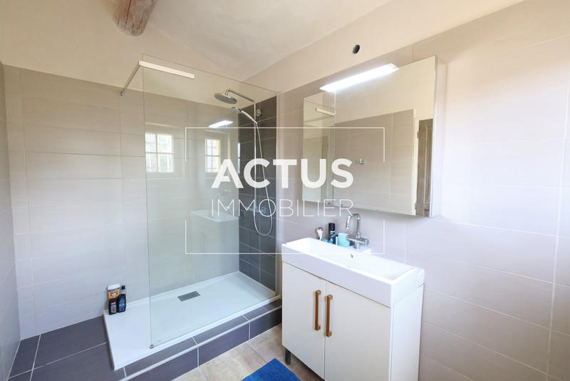 Maison - 213 m² - 7 pièces