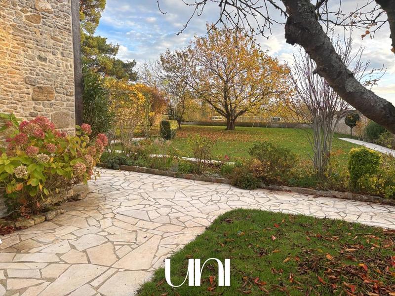 Maison - 220 m² - 8 pièces