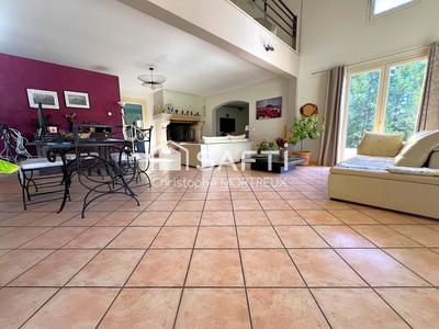 Maison - 245 m² - 8 pièces