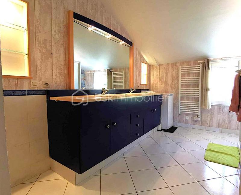 Maison - 248 m² - 11 pièces