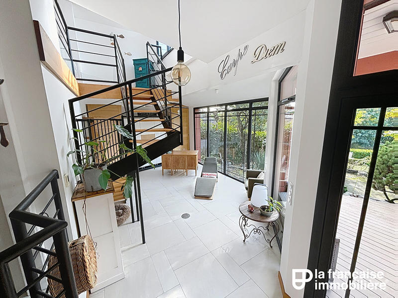 Maison - 206 m² - 8 pièces