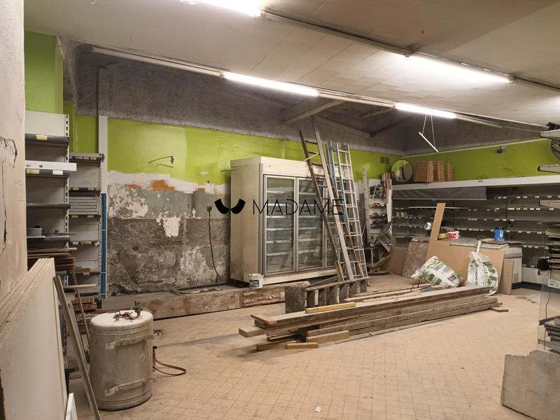 Local commercial - 135 m² - 2 pièces