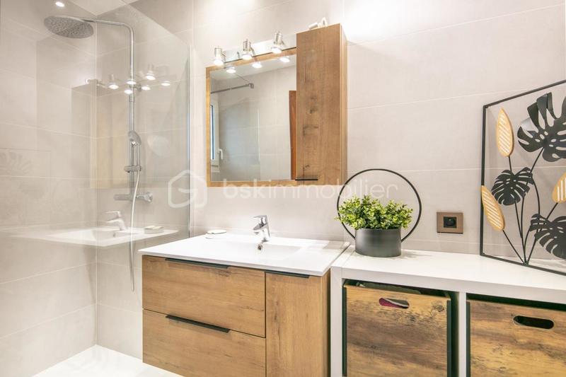 Maison - 141 m² - 8 pièces