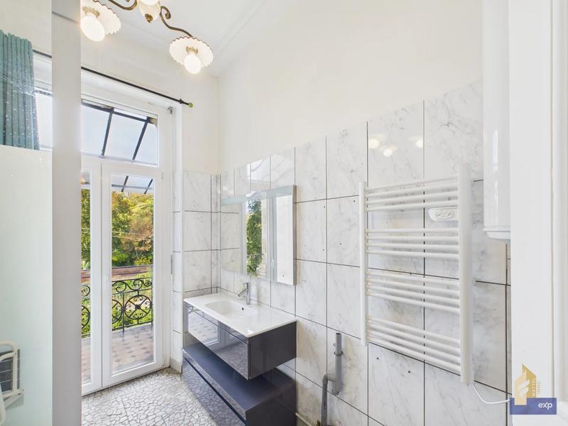 Maison - 443 m² - 17 pièces