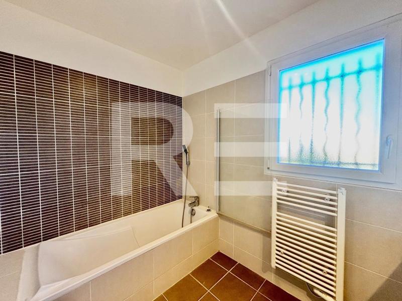 Maison traditionnelle - 93 m² - 5 pièces