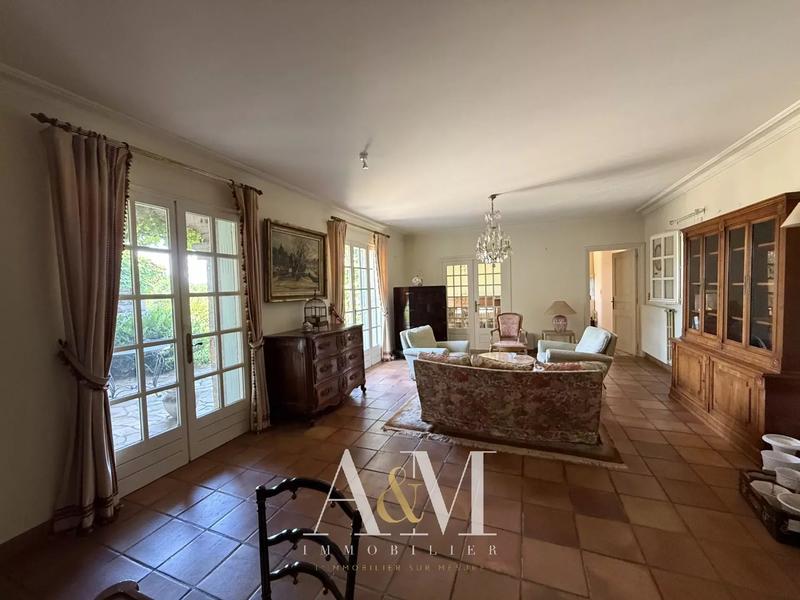 Propriété - 275 m² - 7 pièces