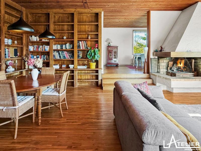 Maison - 209 m² - 8 pièces