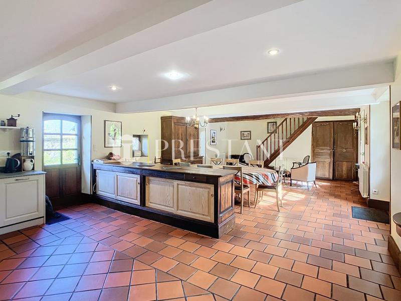 Maison - 424 m² - 14 pièces