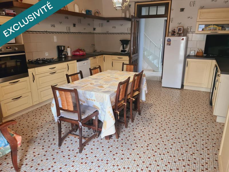 Maison - 211 m² - 8 pièces