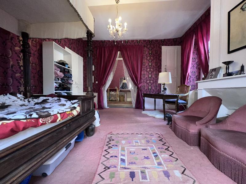 Maison - 275 m² - 10 pièces